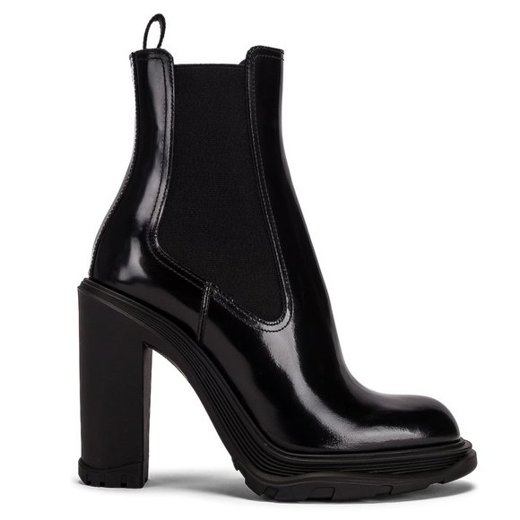 Alexander McQueen Shoes - NEW Alexander McQueen Tread Slick Chelsea Leather Ankle Boots Heeled Black 5.5